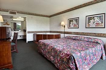 Econo Lodge آشبورو المظهر الخارجي الصورة