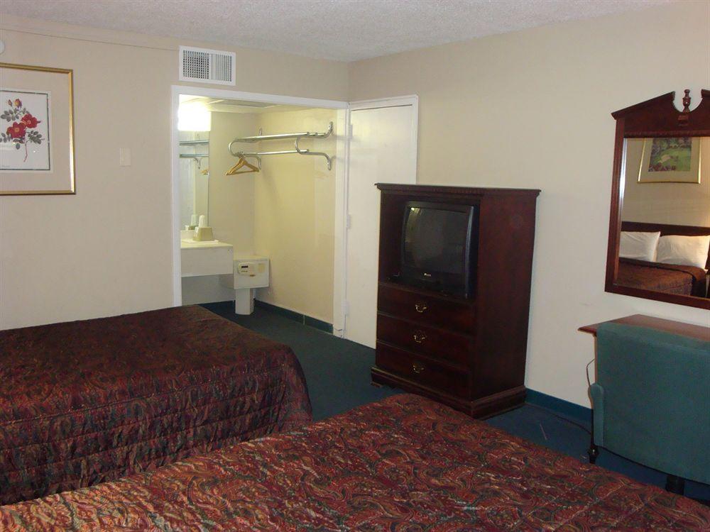 Econo Lodge آشبورو المظهر الخارجي الصورة